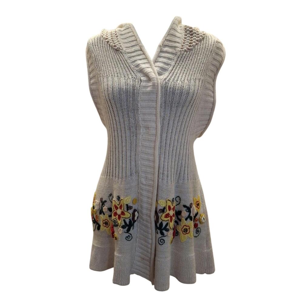 "Lulumari" SZ. S/M, Floral Embroidered Cream Sweater Vest.